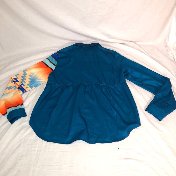 Women’s Geometric Pattern Long Sleeve Casual Button Up Shirt Size Medium Multi - Picture 5 of 5